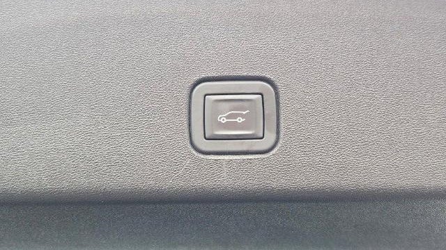 2025 Cadillac OPTIQ Luxury 1