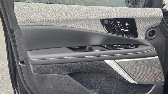 2025 Cadillac OPTIQ Luxury 1