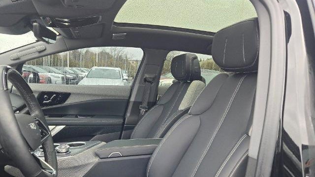 2025 Cadillac OPTIQ Luxury 1