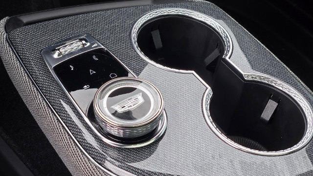 2025 Cadillac OPTIQ Luxury 1