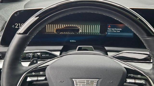 2025 Cadillac OPTIQ Luxury 1