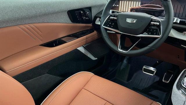 2025 Cadillac OPTIQ Sport 2