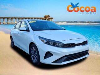 2022 Kia Forte with Snow White Pearl Exterior