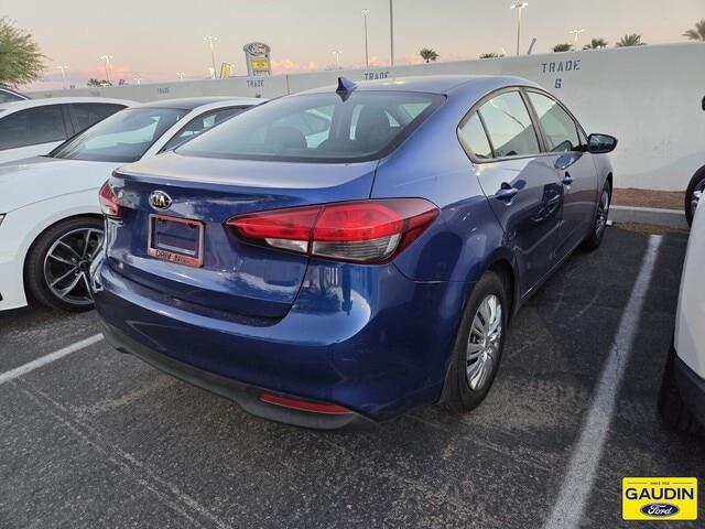 2017 Kia Forte LX — photo 1 of 4