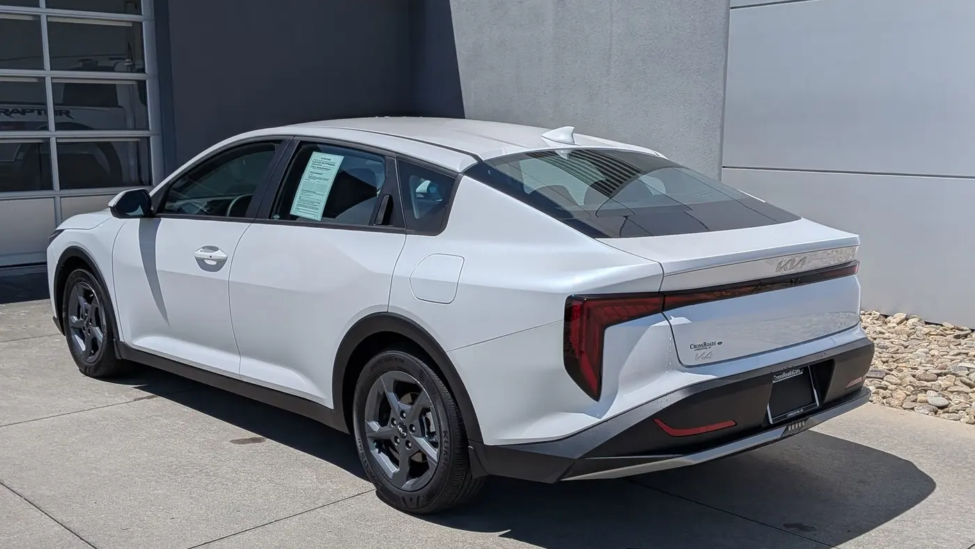 2025 Kia K4 LXS