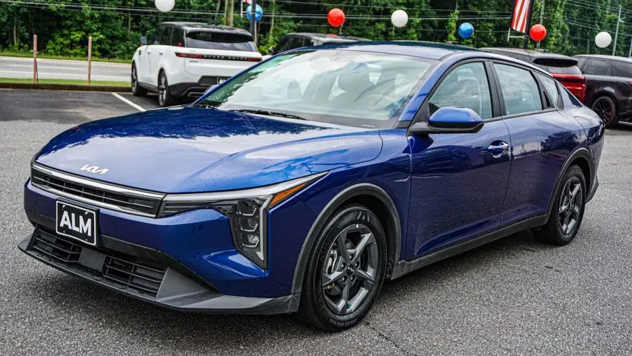 2025 Kia K4 LXS