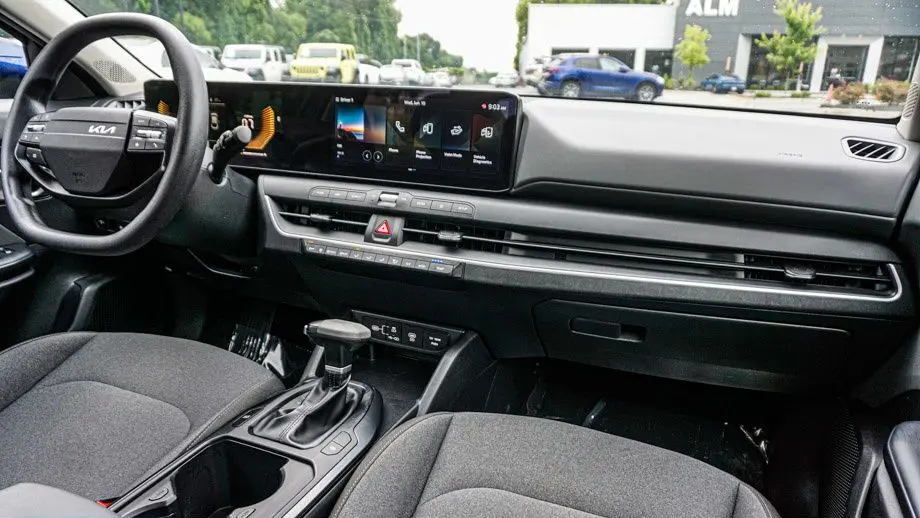 2025 Kia K4 LXS