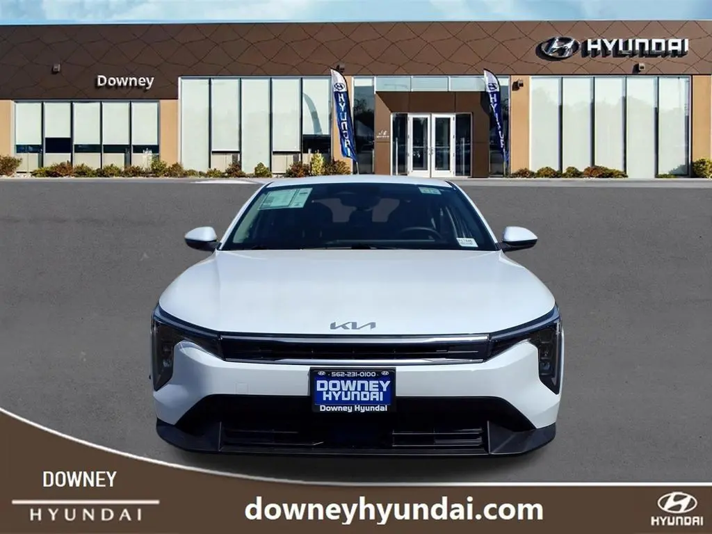 2025 Kia K4 LXS — photo 1 of 36