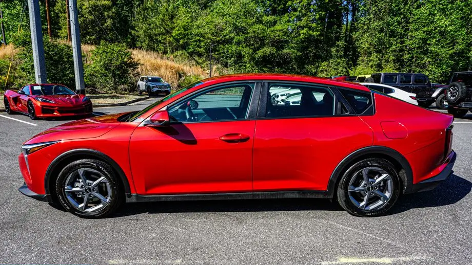 2025 Kia K4 LXS