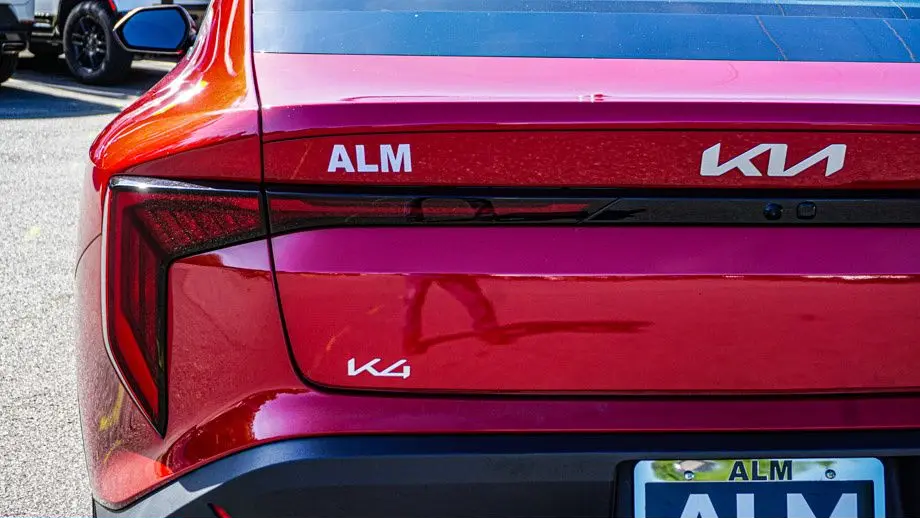 2025 Kia K4 LXS
