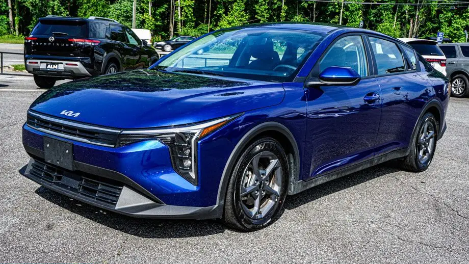 2025 Kia K4 LXS