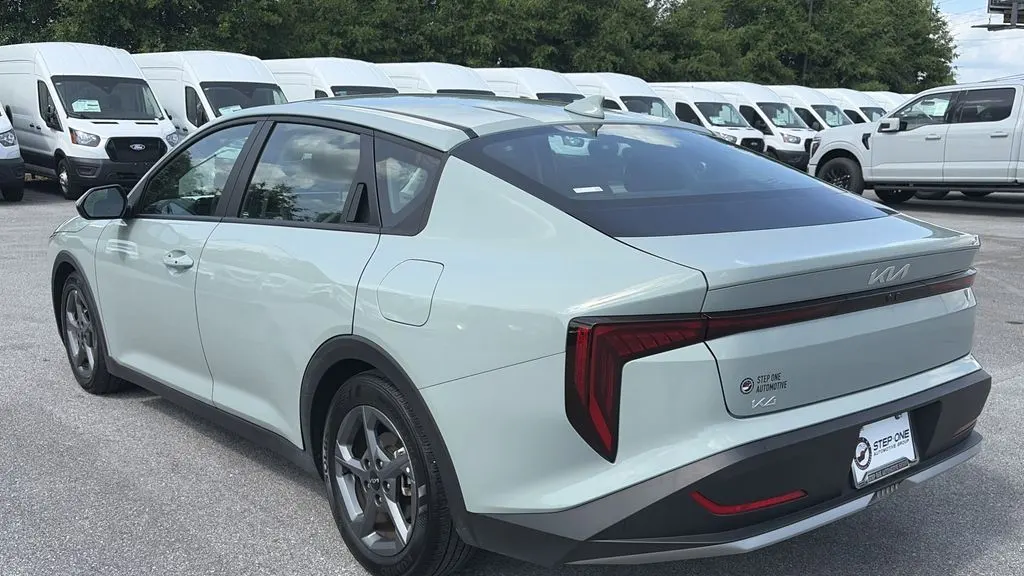 2025 Kia K4 LX