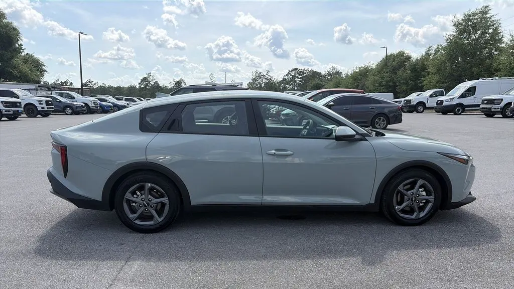 2025 Kia K4 LX