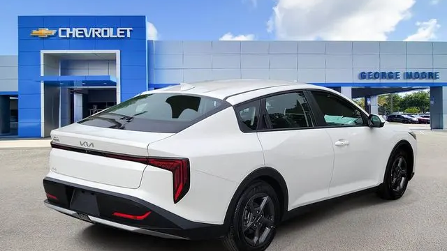 2025 Kia K4 LXS