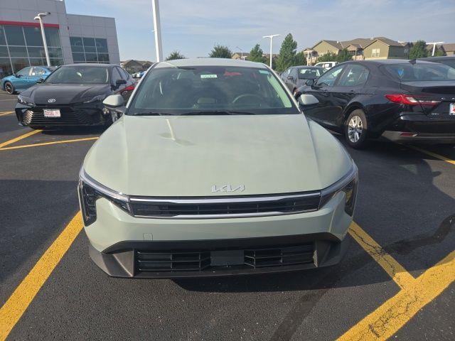 2025 Kia K4 LXS — photo 1 of 3
