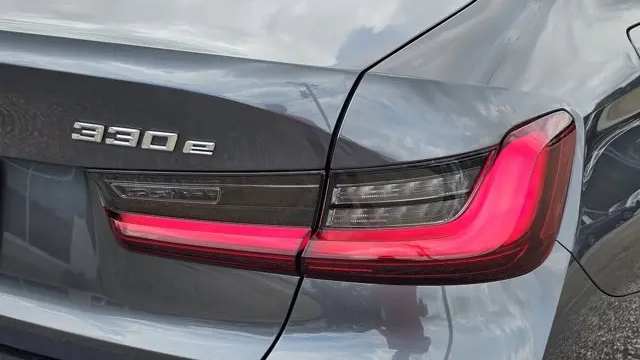 2022 BMW 3 Series 330e xDrive