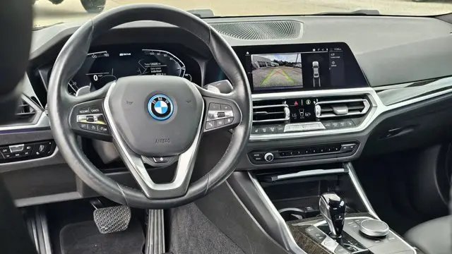 2022 BMW 3 Series 330e xDrive