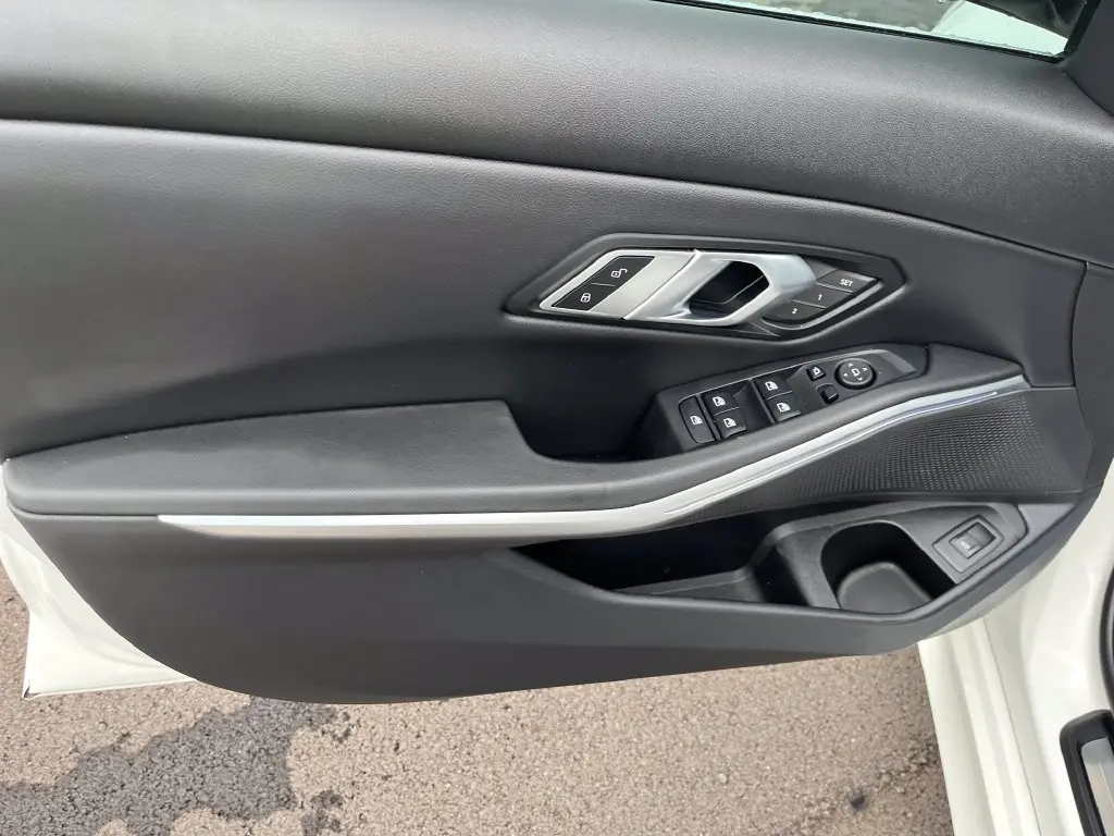 2022 BMW 330i - $27,400