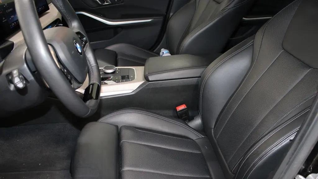 2025 BMW 3 Series 330i