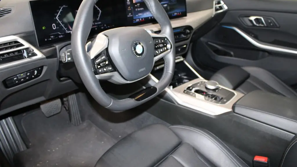 2025 BMW 3 Series 330i