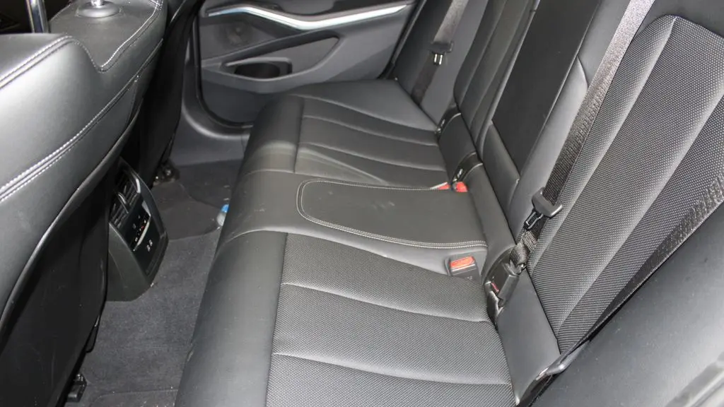 2025 BMW 3 Series 330i