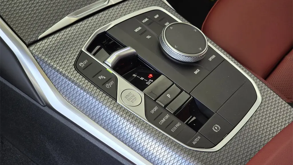 2025 BMW 3 Series 330i