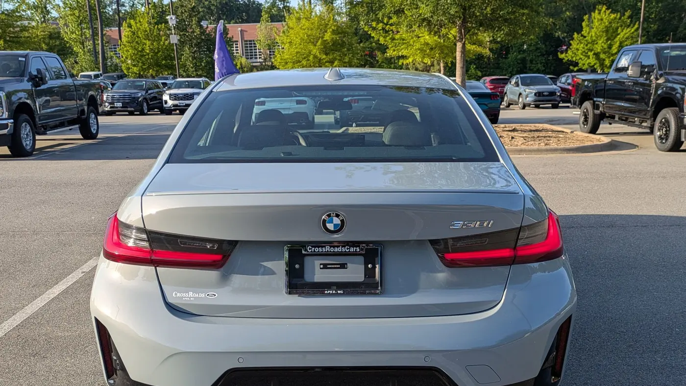 2025 BMW 3 Series 330i