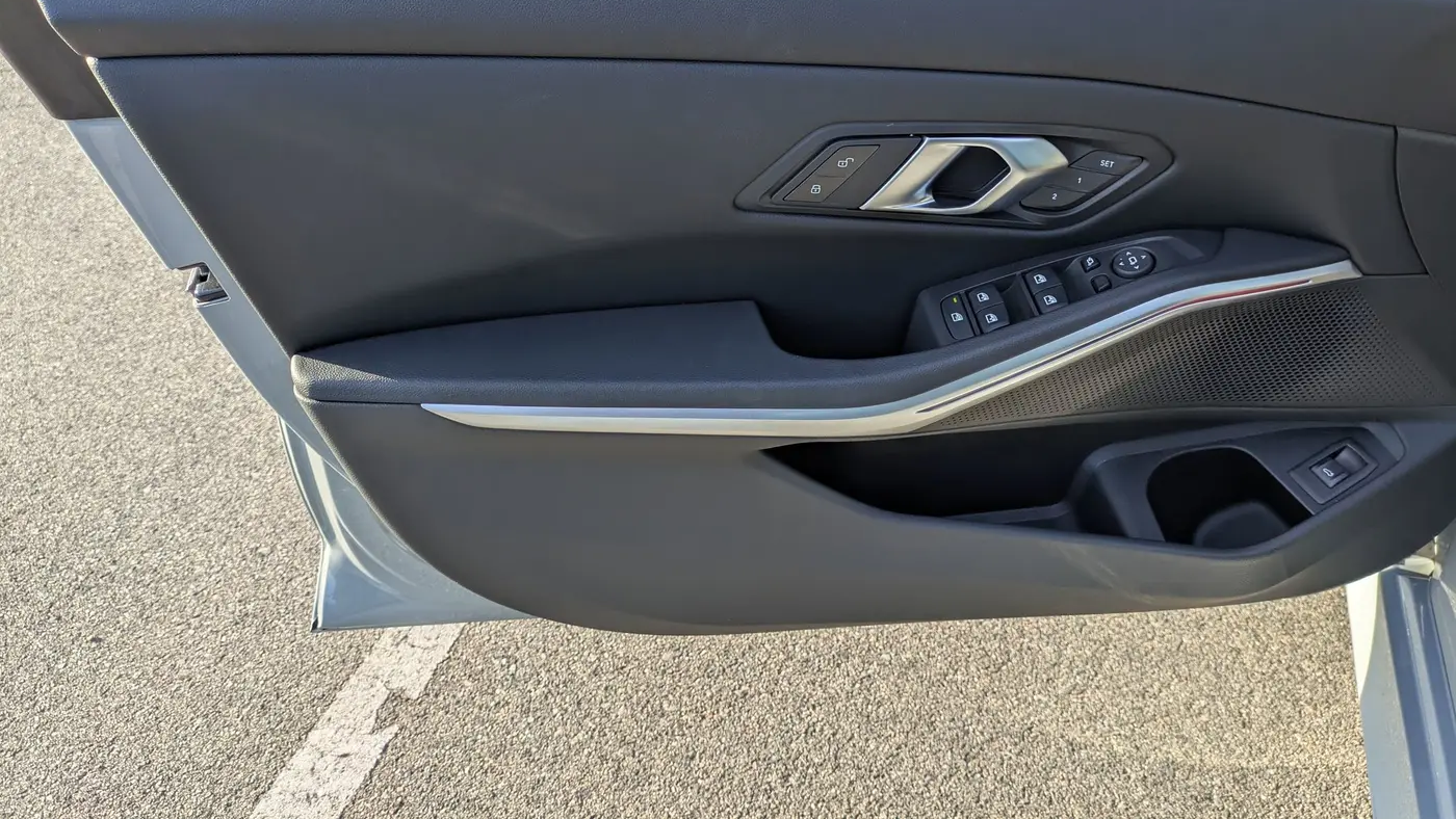 2025 BMW 3 Series 330i