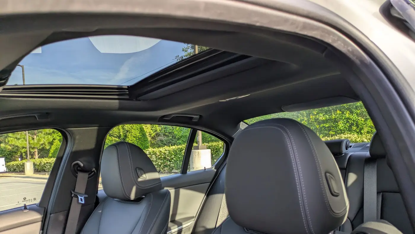 2025 BMW 3 Series 330i