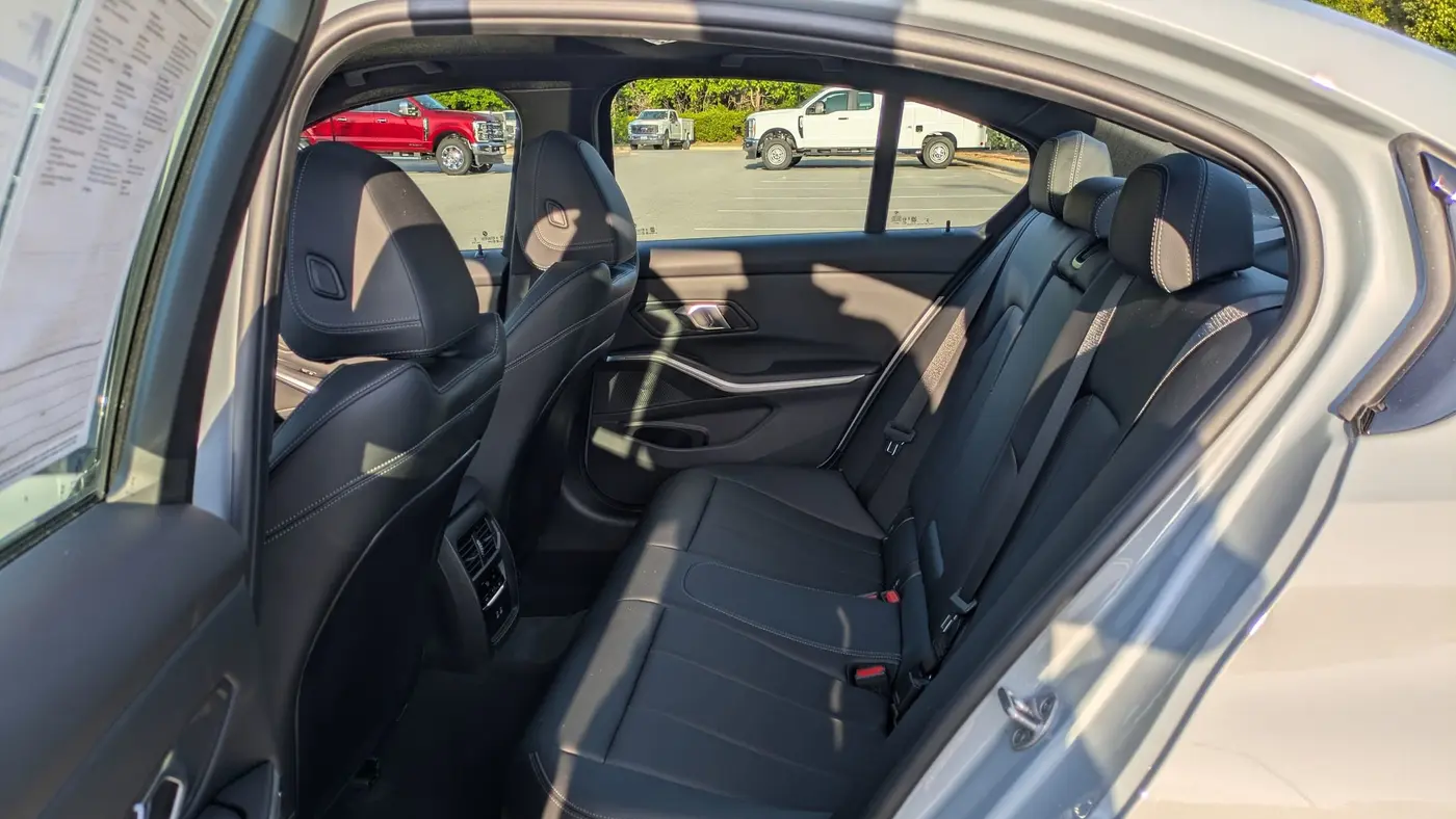2025 BMW 3 Series 330i