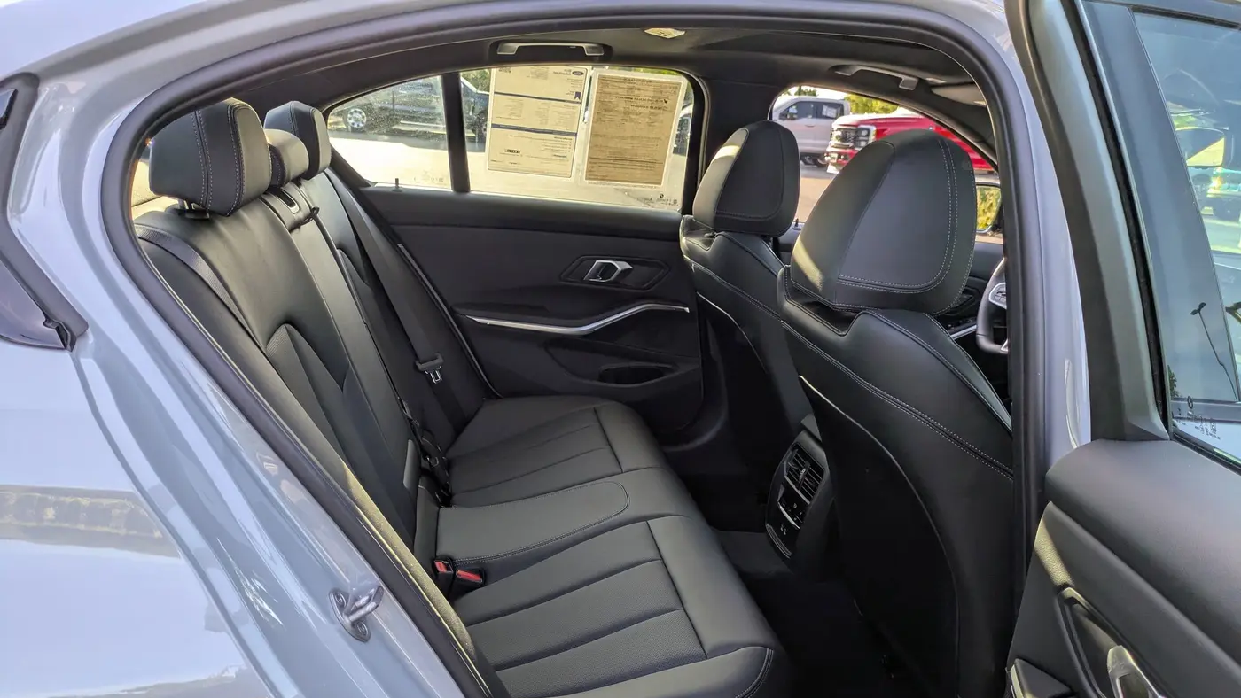 2025 BMW 3 Series 330i