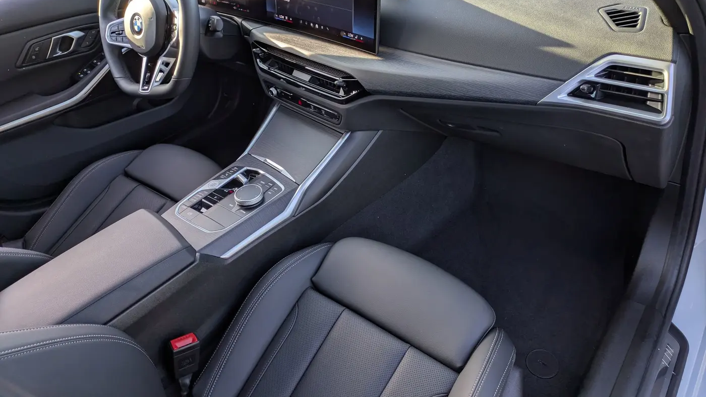 2025 BMW 3 Series 330i