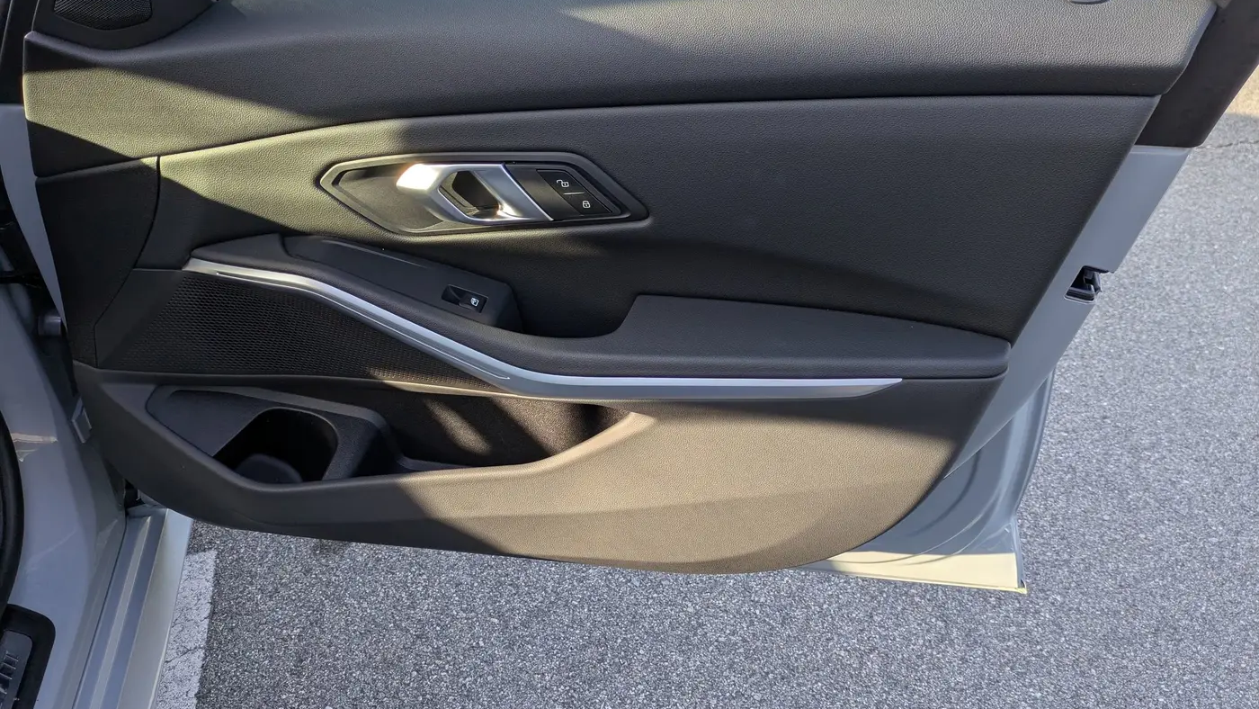 2025 BMW 3 Series 330i