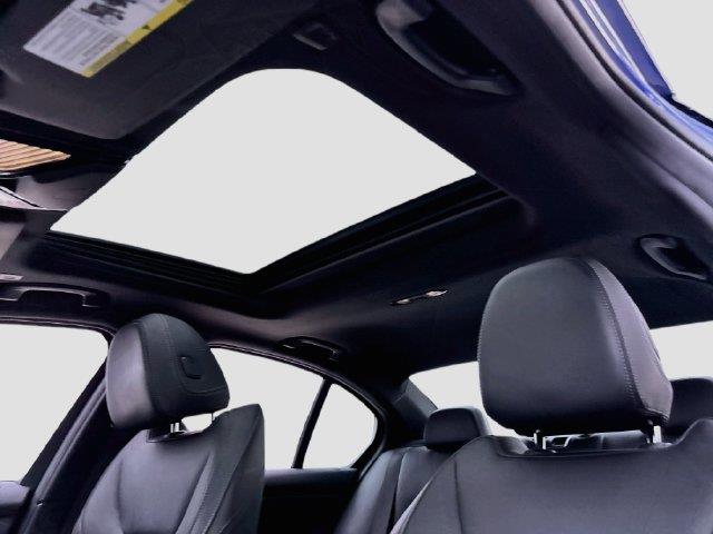 2023 BMW 330i - $26,433