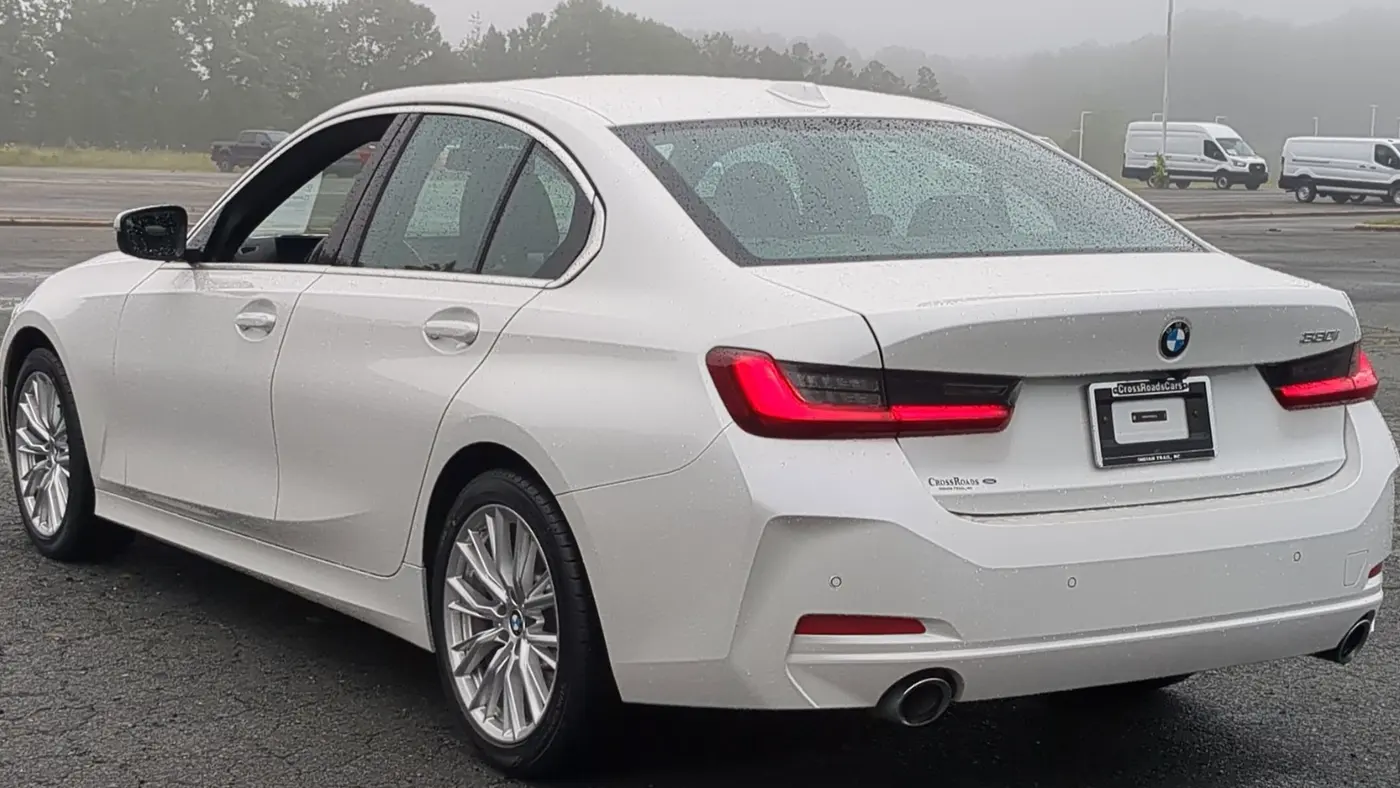 2024 BMW 3 Series 330i