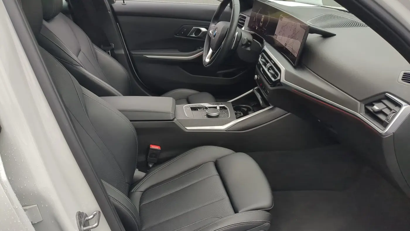 2024 BMW 3 Series 330i