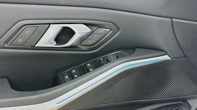 2025 BMW 3 Series 330i xDrive