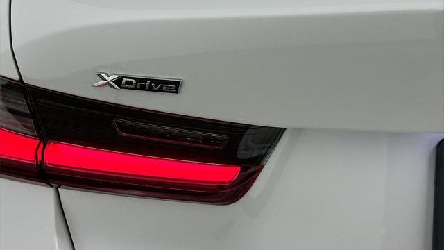 2025 BMW 3 Series 330i xDrive