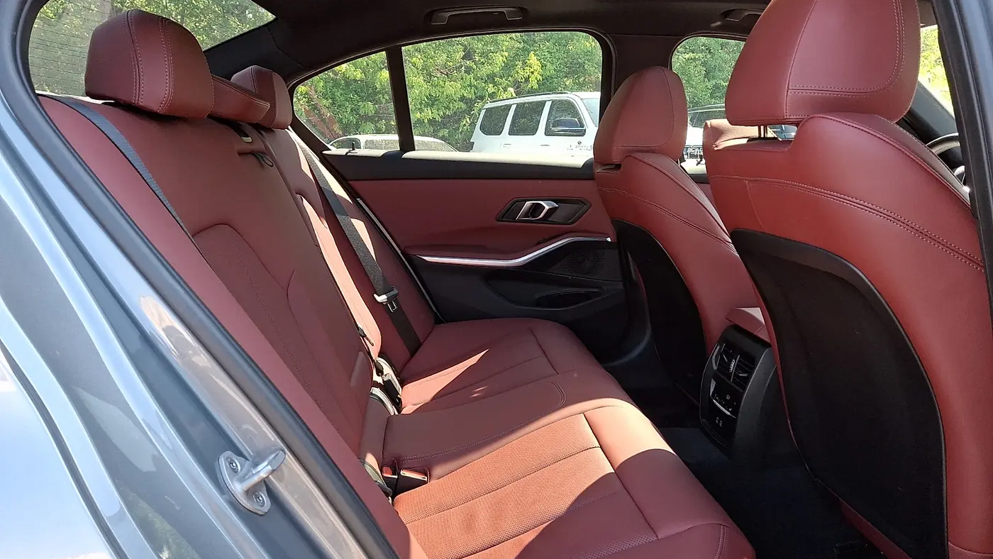 2025 BMW 3 Series 330i xDrive