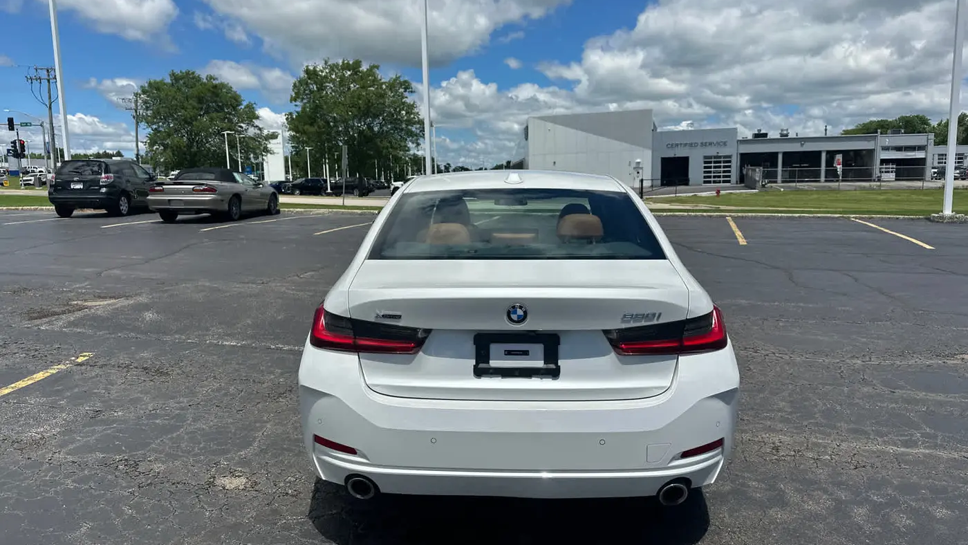2024 BMW 3 Series 330i xDrive
