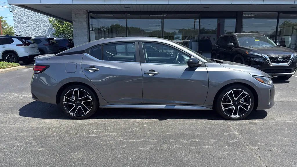 2025 Nissan Sentra SR