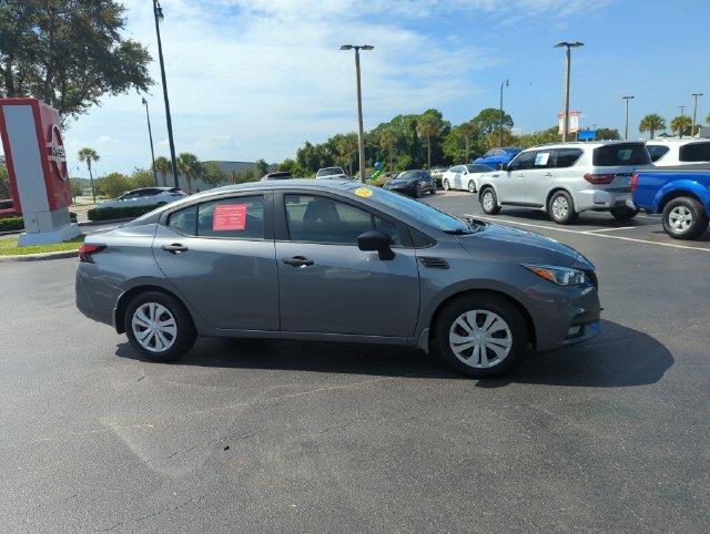 2020 Nissan Versa S — photo 1 of 12
