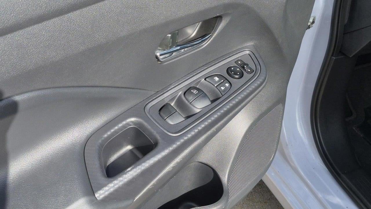2023 Nissan Versa SV