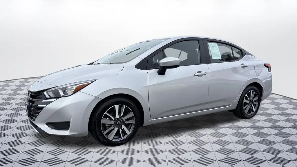 2023 Nissan Versa SV