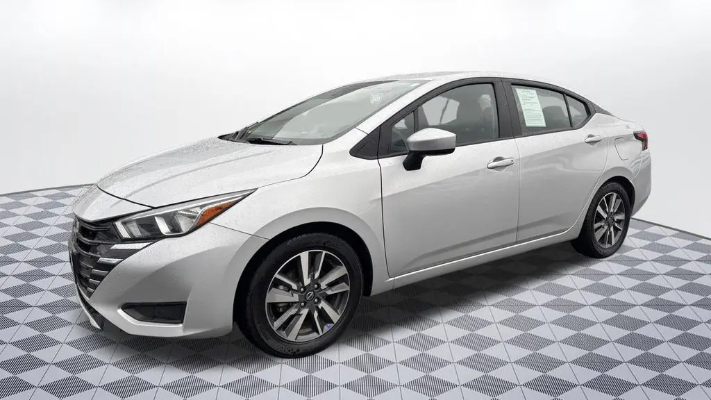 2023 Nissan Versa SV