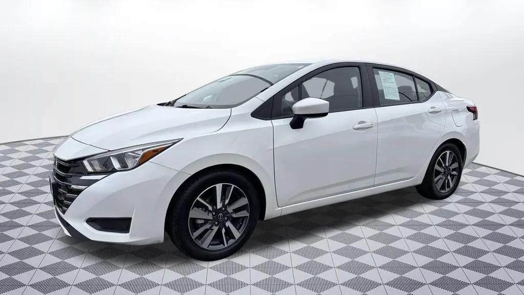 2023 Nissan Versa SV