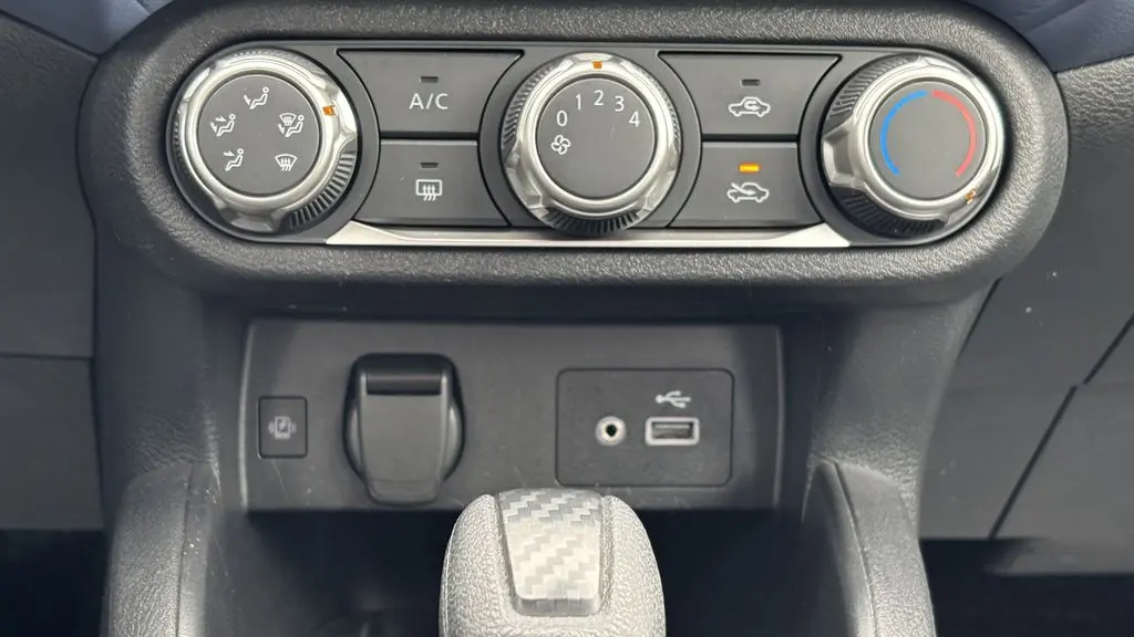 2023 Nissan Versa SV