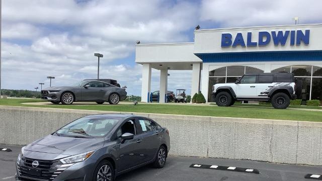 2025 Nissan Versa SV