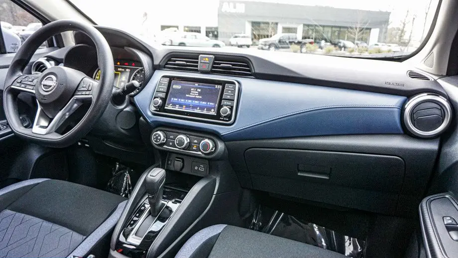 2025 Nissan Versa SV