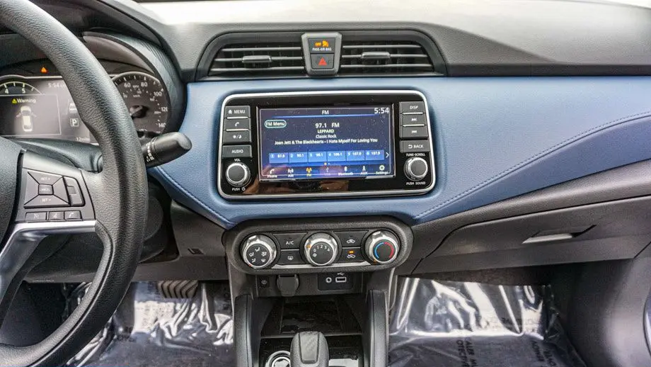 2025 Nissan Versa SV